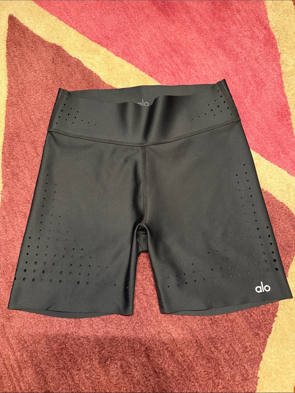 ALO Yoga Airlift Laser Cut Shorts Size S